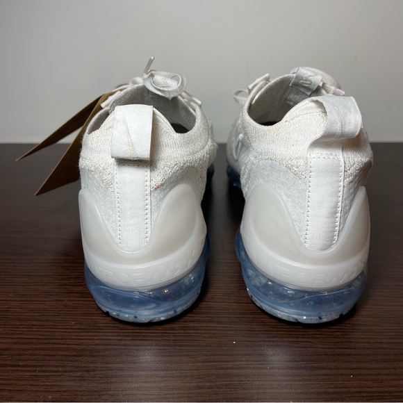 Nike Air VaporMax Flyknit - Picture 7 of 10